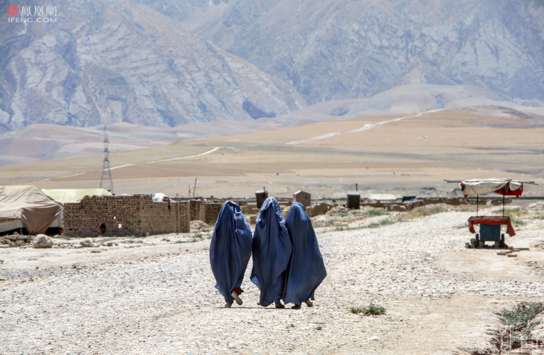 阿富汗少女写给世界的一封信：我不想被禁锢在罩袍里
