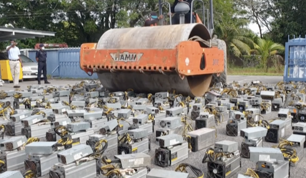 严打偷电犯罪！马来西亚警方碾碎上千台比特币挖矿机
