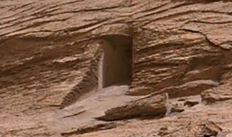 最新火星照片 拍到火星人“地宮大门”：四四方方…