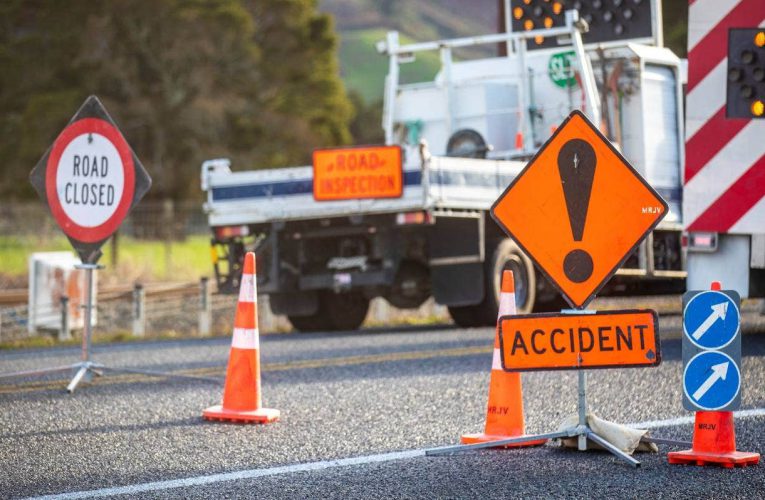 南岛Picton附近1号国道面包车和卡车相撞，致包括一名婴儿在内的七人死亡