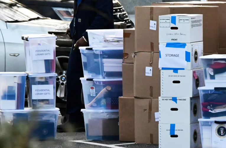 FBI在特朗普庄园搜索10小时，带走12箱材料