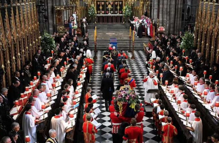 多图实拍英女王国葬盛况 一个时代正式结束了!