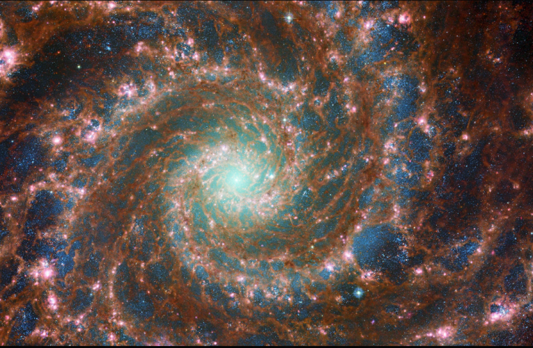 哈勃与韦伯太空望远镜拍到“幽灵星系”新图像