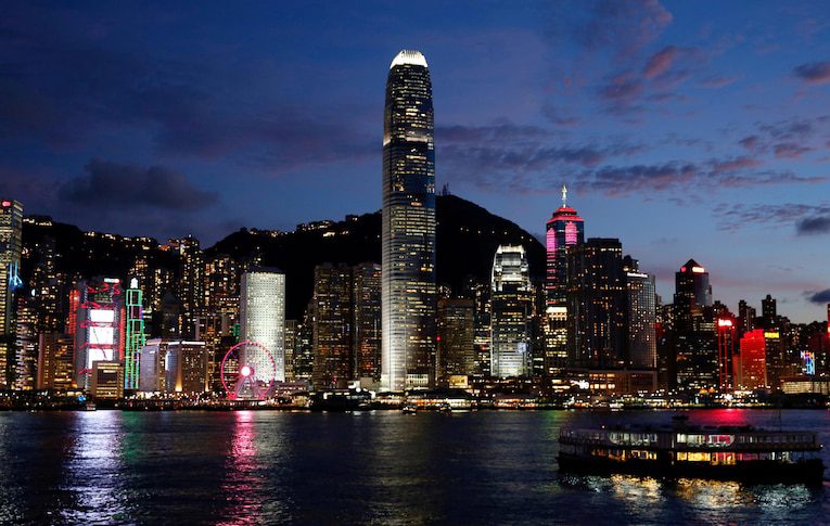 香港明年取消全面入境限制后 将送出50万张免费机票