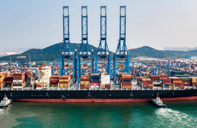 中国11月进出口贸易双双大跌 中国对美出口锐减25%