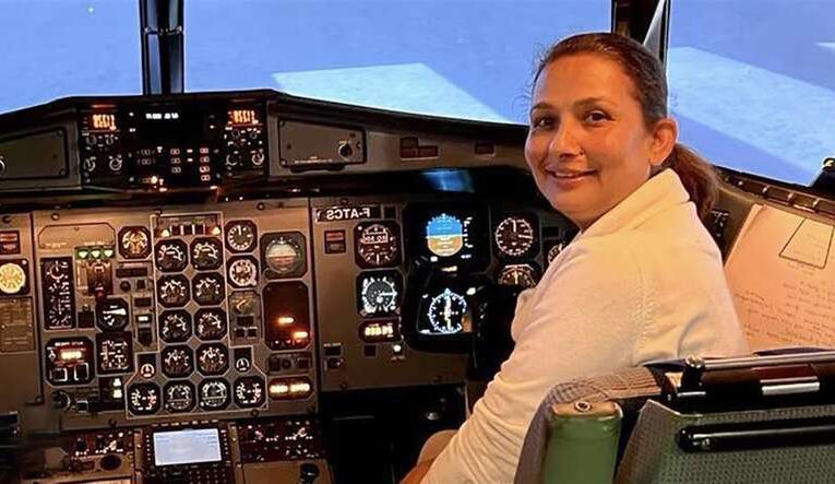 尼泊尔空难的女副驾:丈夫17年前坠机 她接力飞行 却… 视频显示飞机在坠毁前翻滚