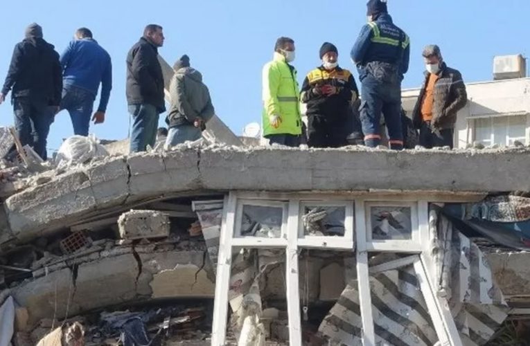 15 所房子，只有三名幸存者——社区在一个土耳其公寓楼下消失了