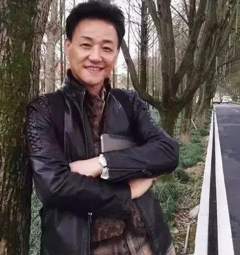 73岁“上海最摩登爷爷”像40岁 透露逆生长秘诀